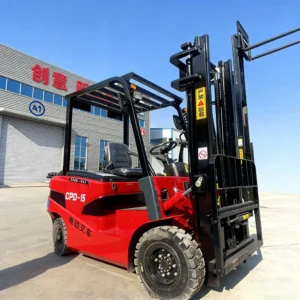 Front-side view of a red CPD-15 1.5 ton electric forklift at a modern factory.